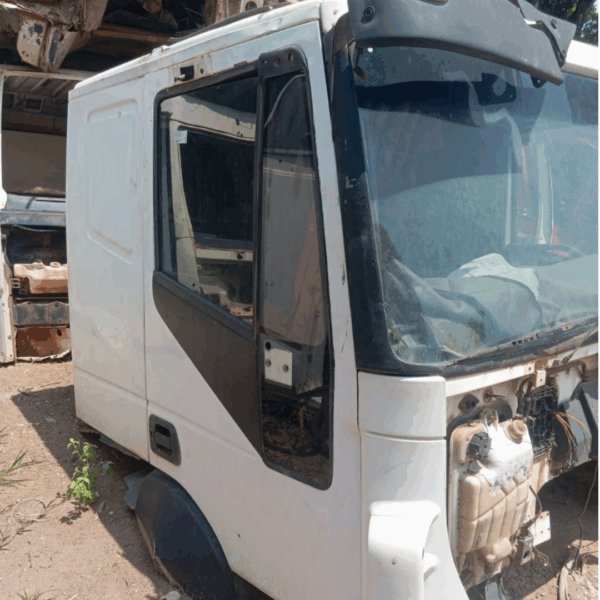 cabine Iveco Eurocargo 2007 semi compacta usada - Image 2
