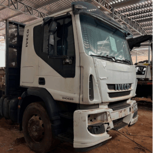 Cabine Iveco Tector 2011 - Branca, Teto Baixo e Leito