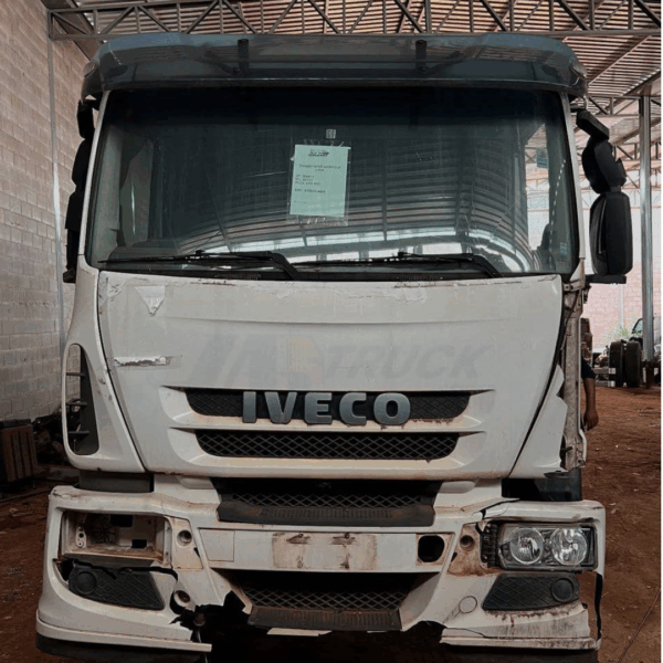 Cabine Iveco Tector 2011 - Branca, Teto Baixo e Leito - Image 2