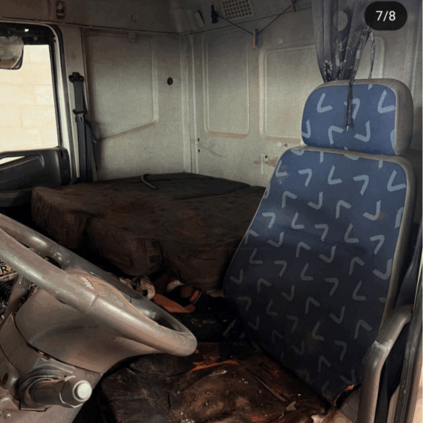 Cabine Iveco Tector 2011 - Branca, Teto Baixo e Leito - Image 6
