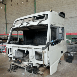 Cabine Volvo FM - Teto Alto com Leito