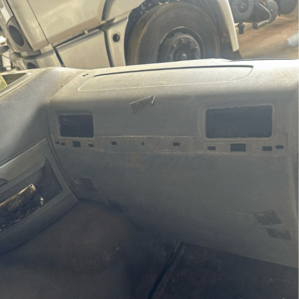 Cabine Volvo FM - Teto Alto com Leito - Image 10