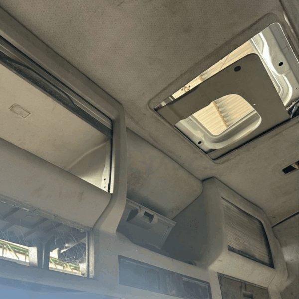 Cabine Volvo FM - Teto Alto com Leito - Image 9