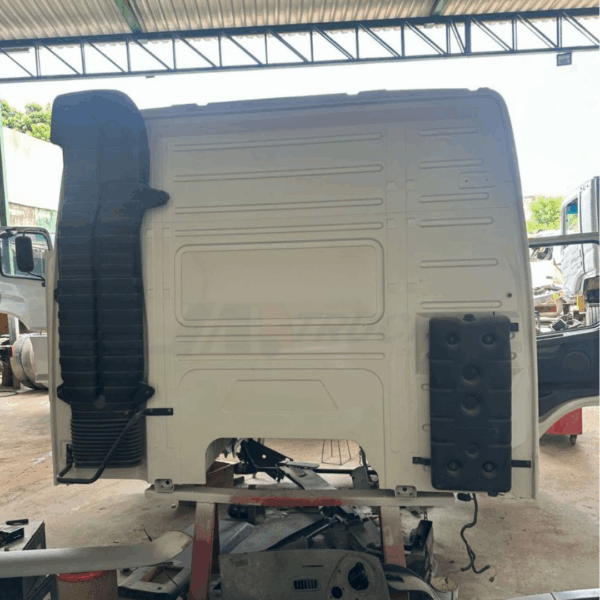 Cabine Volvo FM - Teto Alto com Leito - Image 8