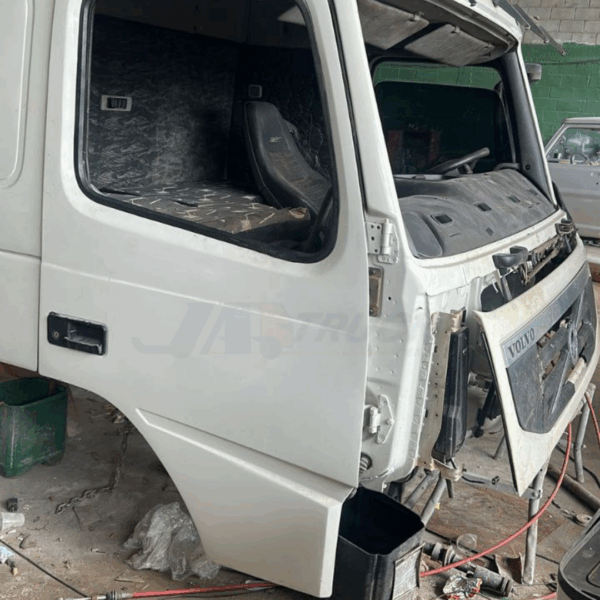Cabine Volvo FM - Teto Alto com Leito - Image 6