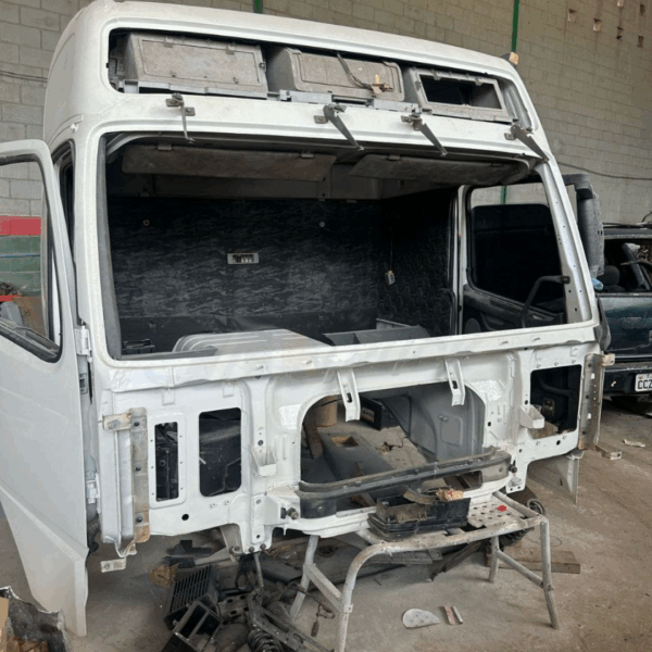 Cabine Volvo FM - Teto Alto com Leito - Image 4