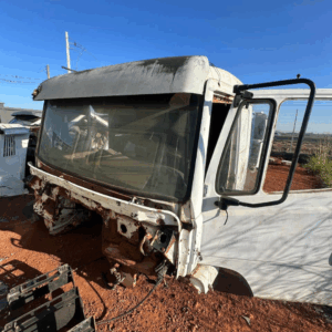 alt="Cabine MB 1632 Leito para recuperação na JA Truck Center"