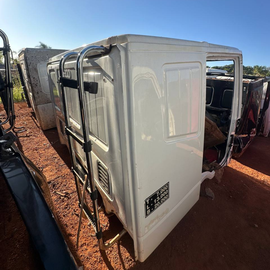 alt="Cabine Iveco Eurotech para recuperação na JA Truck Center"