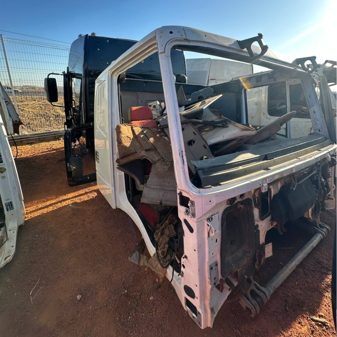 alt="Cabine Iveco Eurotech para recuperação na JA Truck Center"
