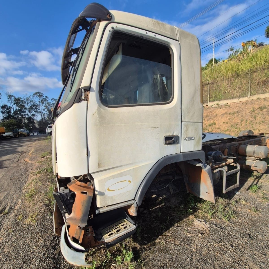 Cabine VOLVO FM 480 (Estrutura Original para Reparo) - Imagem 6