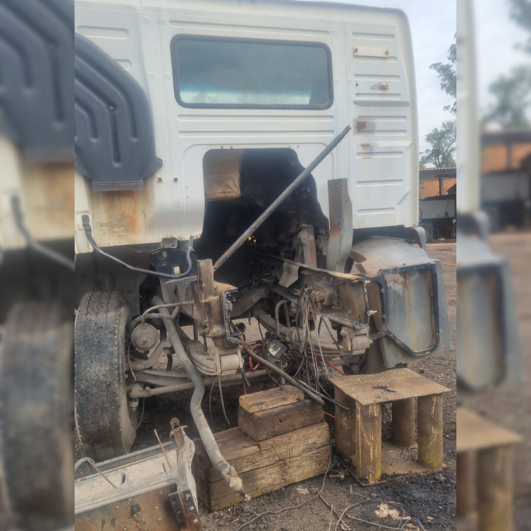 Cabine VOLVO FM 480 (Estrutura Original para Reparo) - Imagem 4
