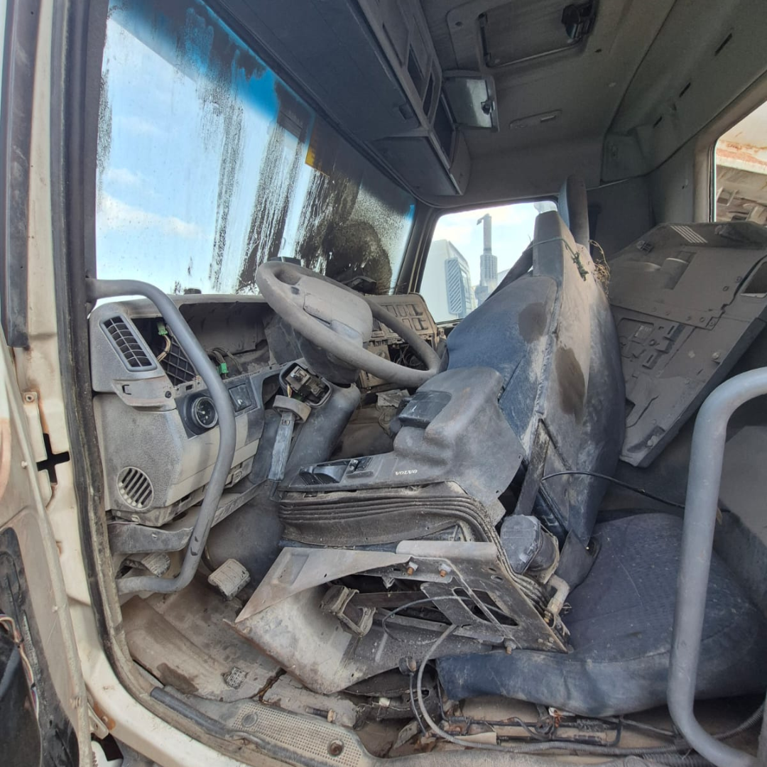 Cabine VOLVO FM 480 (Estrutura Original para Reparo) - Imagem 3