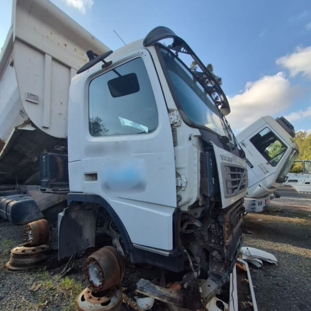 Cabine VOLVO FM 480 (Estrutura Original para Reparo) - Imagem 11