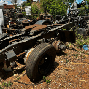 Sistema Truck Iveco Stralis, conjunto de chassi e eixos traseiros com quinta roda.