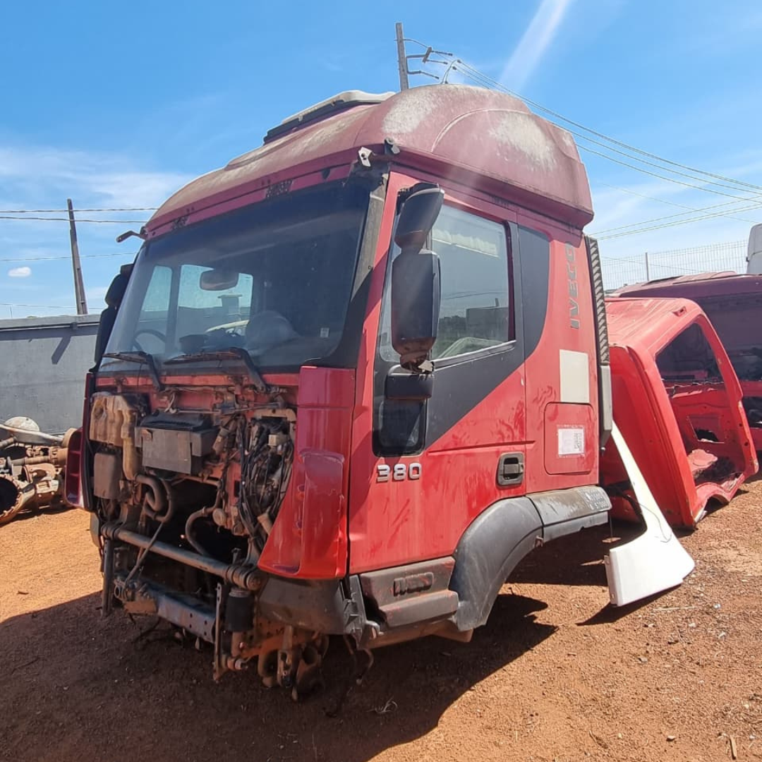 Cabine Iveco Stralis 380 Usada - Ângulo Frontal Direito.