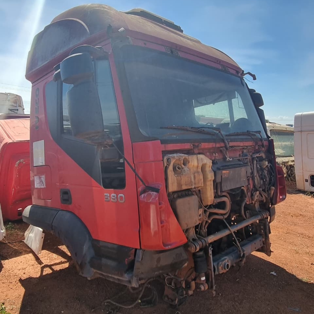 Lateral Direita Cabine Iveco Stralis 380 Vermelha.
