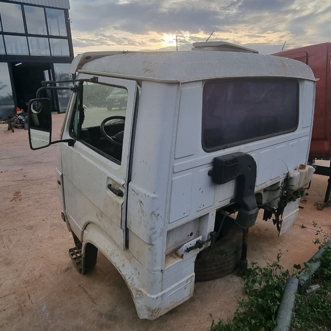 Cabine Volkswagen 9-150 2009/2010 parte traseira angular