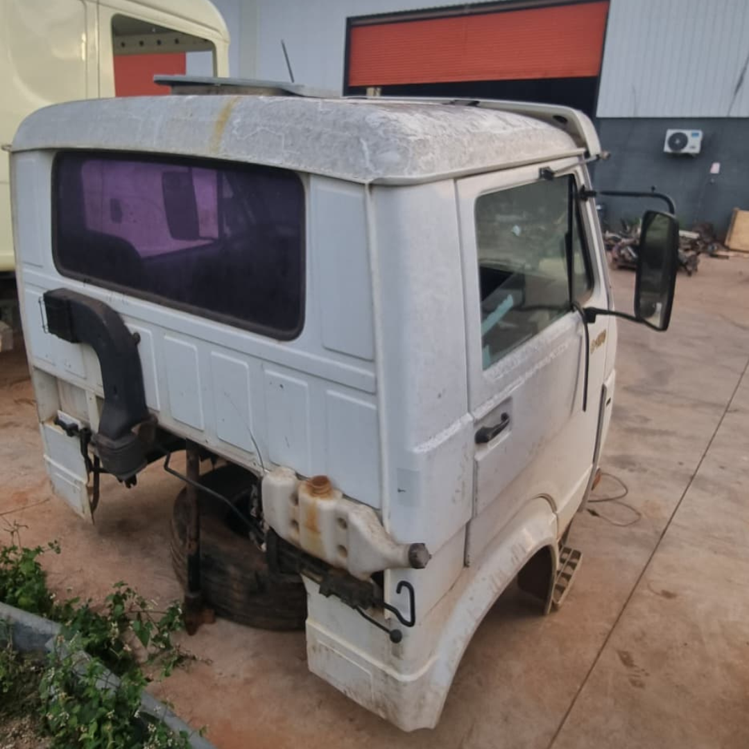 Cabine Volkswagen 9-150 2009/2010 parte traseira direito
