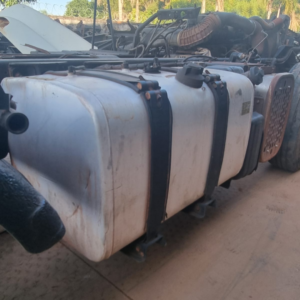 Detalhe superior e conexões do Tanque de Alumínio MAN 330L